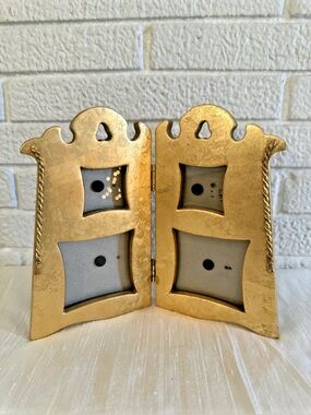 Vintage UNIQUE BI-FOLD MULTIPLE PHOTO GOLD GILT RESIN FRAME 3X3 2X2